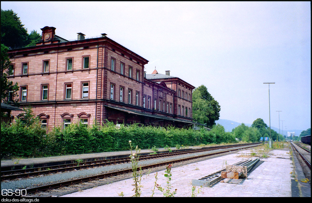 Strecken und Bahnhöfe